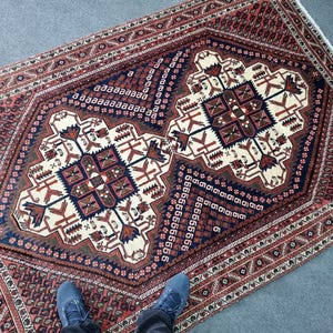5x7 Antique Persian Kasghai Rug: Medium Pile Wool Shiraz Rug