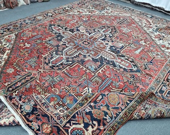 8'5''x10'5'' Vintage Heriz Rug: 8x10 Medallion Design Vegetable Dyes Antique Bedroom Carpet