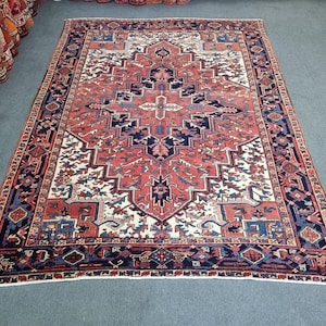 Vintage Heriz Rug 7&#39;9&#39;&#39;x10&#39;7&#39;&#39;: Hand Woven Persian Wool Rug