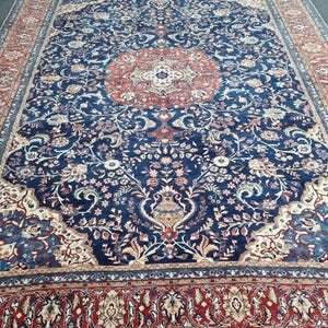 Antique Sarouk Rug 9x12: Hand Woven Persian Wool Carpet