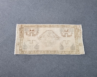 2x3 Vintage Turkish Oushak Rug: Distressed Neutral Small Wool Rug