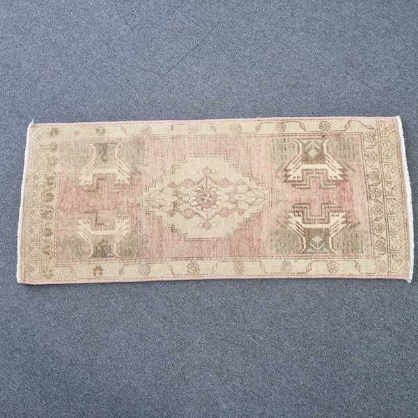 Vintage Turkse wollen vloerkleed: gedempte kleuren, kleine mat (1'7''x 3'6'')