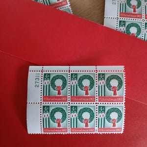 Corona navideña en sello postal de la Casa de la Moneda de EE. UU., primer sello navideño emitido, 1962, bloque de 6, n.° 1205