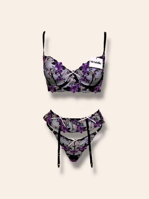 how to use a garter belt La Vie en Rose Garter Belt