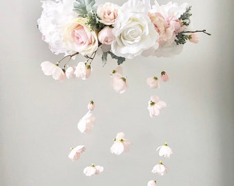 Móvil de flores, móvil de guardería, móvil de niña bebé, móvil de princesa, móvil floral, móvil rosa, candelabro de flores
