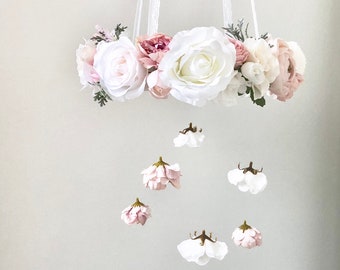 Móvil de flores, móvil de guardería, móvil de niña bebé, móvil de princesa, móvil floral, móvil rosa, lámpara de araña de flores, decoración de guardería