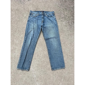 GAP Pants Men Size 33 X 30 Medium Wash Relaxed Straight Denim Blue Jeans Casual