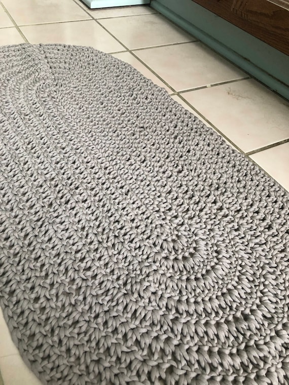 grey bath mat