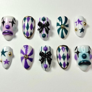 Uñas postizas Clown Couture pintadas a mano: morado, azul cromado, reutilizables