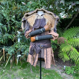 Mittelalterliche Larp Armwickel, grüner Fischgrät-Wollmix, Wikinger, Bogenschütze, Kelt, Waldläufer, Krieger, Fantasy, Cosplay, Renaissance Faire