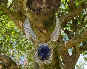 Decorative Lapis Lazuli and Feather Necklace - Silver - Costume Jewellery