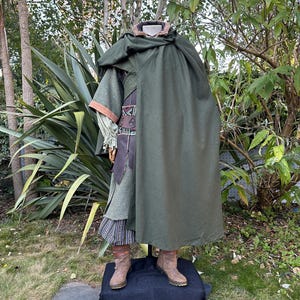 Kapuzen Umhang und Robe - Grüne Wolle | Umhang LARP, Waldläufer, Schurke, Magier, Mittelalter, Wikinger, Krieger, Ritter, Assassin, Fantasy, Ren Faire