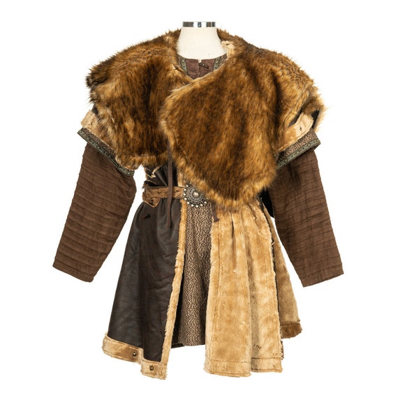 LARP Fur Mantle / Faux fur / Faux leather fabric / Brown & | Etsy