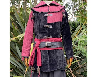 Rogue Warrior LARP Outfit set, 3 Pieces, Gambeson Jacket, Gambeson Hood, Shirt, Suede Effect, Black & Red, for Cosplay, Ren Faire, Medieval