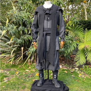 Medeltida LARP-startdräkt - 4 delar | Tunika, byxor, skärp, huva | För medeltida, viking, magiker, krigare, riddare, cosplay, Ren Faire