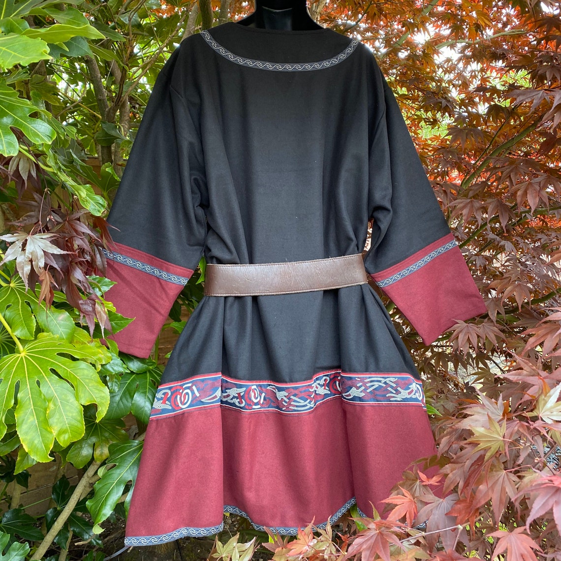 LARP Tunic / Two Tone Black & Red / Wool / Cosplay Costume / | Etsy