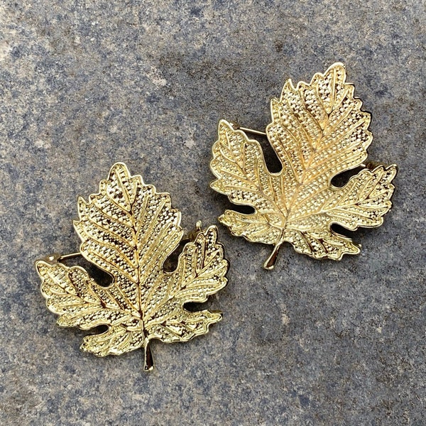 Brooch, Pack of 2, Elven Leaf, Pin, House Sigil, Gold LARP Accessory, for Cosplay, Renaissance Faire, Vikings, Medieval History Costumes