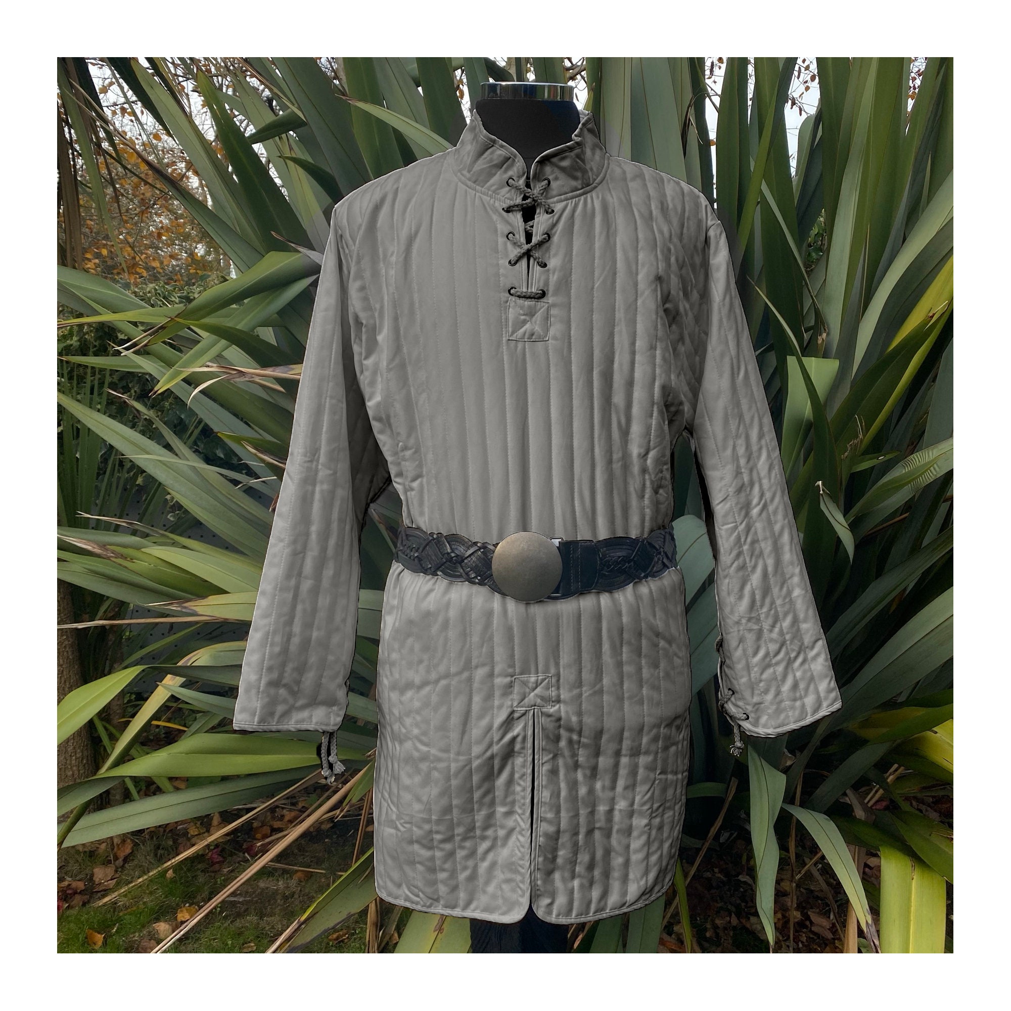 Modèle gambison médiéval Dastan, noir ⚔️ Boutique Épées