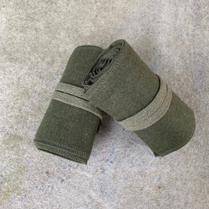 Set of Medieval LARPing Leg Wraps. They are Dark Green and made out of a Wool mixture which are used to keep Trouser flares out of the way and legs warm. These Viking Wraps can wrap around your Legs to provide an extra flare to LARP kit.