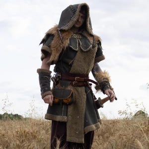 Conjunto de 3 piezas de armadura vikinga de maestro bárbaro medieval: túnica, brazales y capucha, marrón, piel sintética, piel sintética, LARP, disfraz de feria renacentista. imagen 7