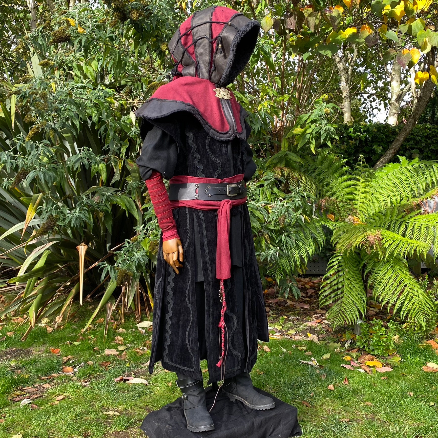 King Raedwald Outfit Medieval Red King LARP Outfit, 4+ Pcs, Waistcoat, Hood, Arm Wraps, Sash ...