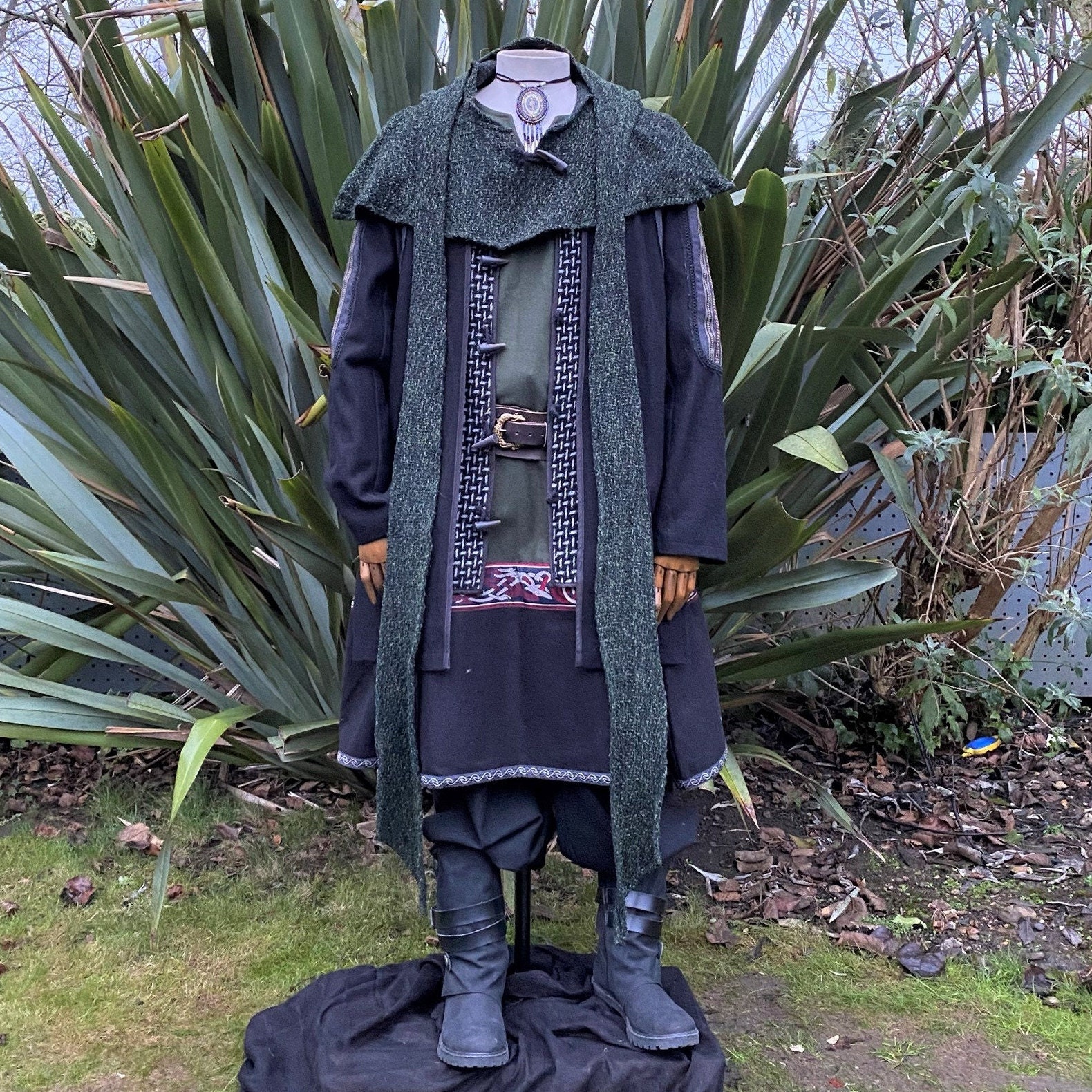 Middeleeuws bos Viking LARP-outfit, 3 stuks, jas, tuniek, capuchon,  krijger, koopman, heidens, Noors, Keltisch, Kyrtel, Faire-kostuum uit de  Renaissance - Etsy België, image size:1580x1580