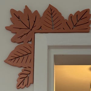 Decoración de esquina de puerta con calabaza de otoño impresa en 3D: Letrero con hojas de otoño