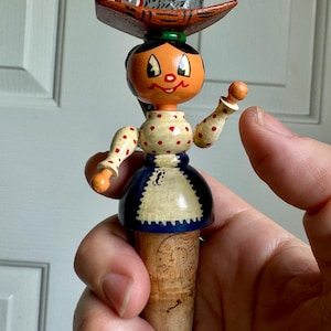 FANOBRI Wooden Carving Bottle Cork Stopper Lucky Mascot Portugese Lady