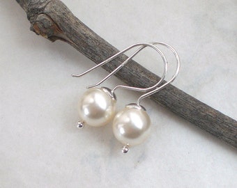 Cream-white round sea shell pearl earrings sterling silver - simple round earrings 925 silver (f166)