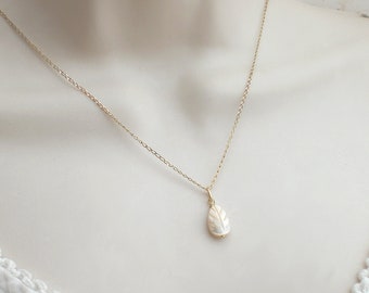 Dainty gold plated shell necklace - sterling silver chain gilded - leaf shape MOP - 925 silver, n974