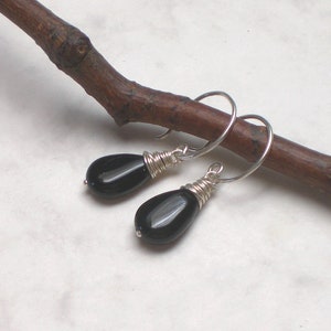 Kleine Onyx Tropfen Ohrhänger 925 Silber schwarze Ohrringe handgefertigt zarte Tropfenohrringe Sterlingsilber f466 Bild 3