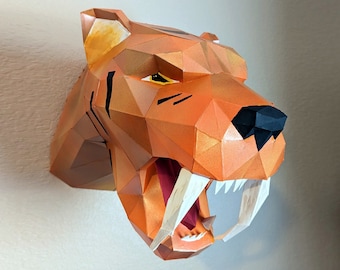 Tigre dientes de sabre escultura papercraft, rompecabezas 3D imprimible, plantilla PDF papercraft para hacer tu tigre prehistórico