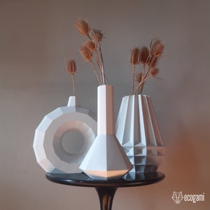 Vasi di carta da assemblare, puzzle 3D stampabile, cartamodello PDF papercraft per realizzare tre vasi di carta