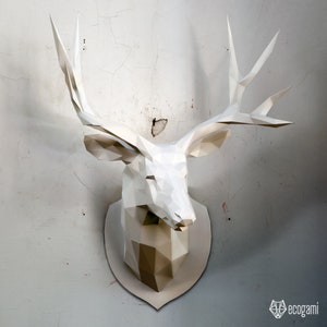 Scultura papercraft con trofeo di cervo, puzzle 3D stampabile, modello Pdf papercraft per realizzare la tua finta decorazione da parete con testa di cervo