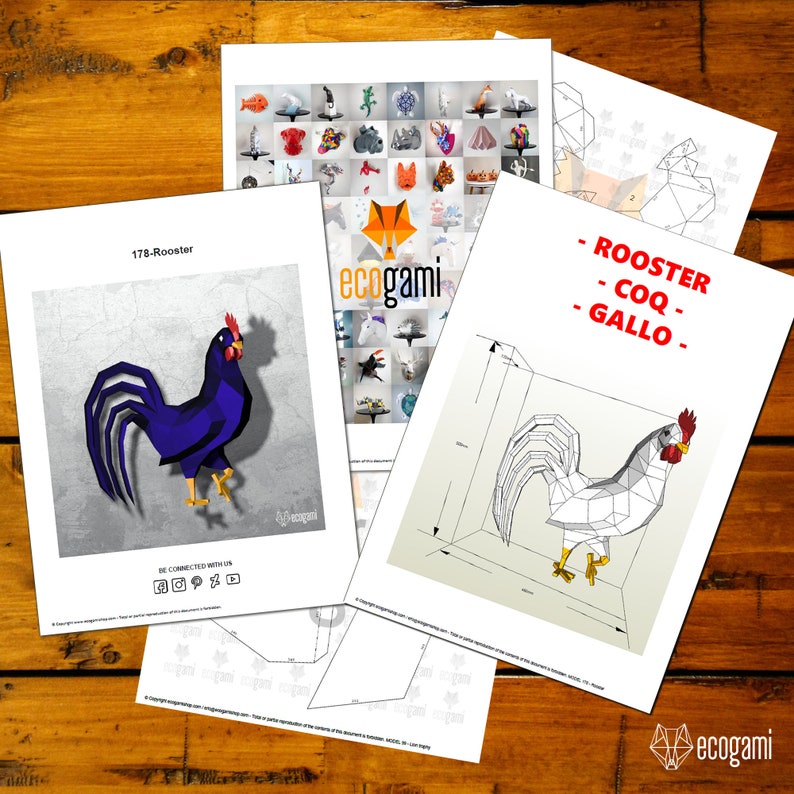 Pode incluir: Um modelo de papercraft imprim&iacute;vel de um galo, com instru&ccedil;&otilde;es de montagem. O modelo &eacute; mostrado em um esquema de cores azul e branco. O papercraft &eacute; intitulado "Rooster - Coq - Gallo" e &eacute; do site ecogami.
