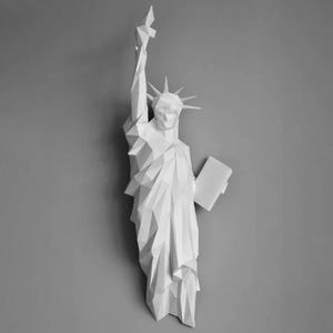 Scultura in carta della Statua della Libertà, puzzle 3D stampabile, modello Pdf in carta per realizzare la tua decorazione murale di New York
