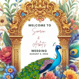 Puede incluir: Una invitación de boda con un arco dorado adornado y un pavo real con una cola azul y verde vibrante. El texto dice "Welcome to Simran & Arpit's Wedding August 2, 2024".