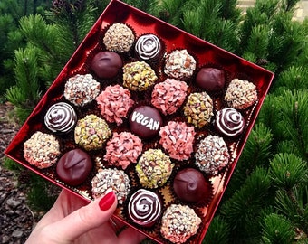 Vegan truffles. Personalised Box of 25 mix artisan chocolates. Free shipping. Belgian Artisan truffles. Handmade