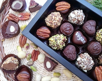 Trufas veganas de chocolate y nueces. Caja personalizada de 16 bombones mix artesanales. Trufas artesanales belgas. chocolate hecho a mano