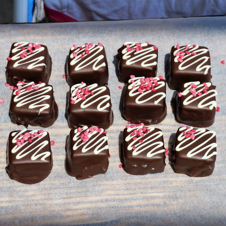 Chocolate Covered Strawberry Jelly Candy 16piece box 300 g Etsy