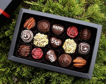 Vegan HAPPY BIRTHDAY! Personalised Box of 15 mix artisan chocolates. Free shipping. Belgian Artisan Chocolate truffles. Handmade chocolate