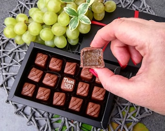 Bonbons à la gelée de raisins recouverts de chocolat au lait, boîte de 15 pièces, 300 g (10,5 oz).