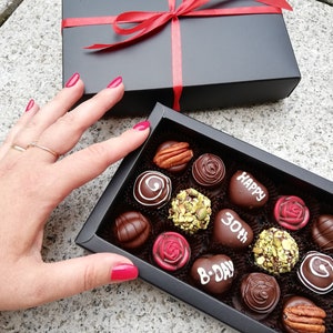 Vegan HAPPY BIRTHDAY Personalised Box of 15 mix artisan chocolates. Free shipping. Belgian Artisan Chocolate truffles. Handmade chocolate image 2