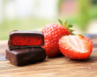 Chocolate Covered Strawberry Jelly Candy, 16-piece box, 300 g (10.5oz), Birthday box