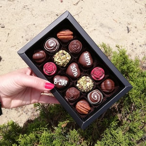 Vegan HAPPY BIRTHDAY Personalised Box of 15 mix artisan chocolates. Free shipping. Belgian Artisan Chocolate truffles. Handmade chocolate image 9