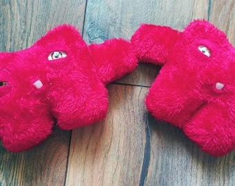 2x red pocket cuddlers