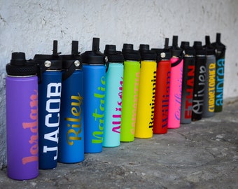 Botella de agua personalizada: vaso de acero inoxidable de 24 oz con tapa de popote y boquilla.