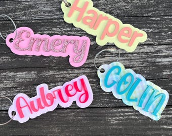 Gepersonaliseerde glitternaamsleutelhanger: acryl of houten rugzaklabel