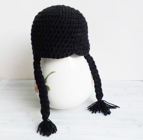 Black and white yarn wig hot sale