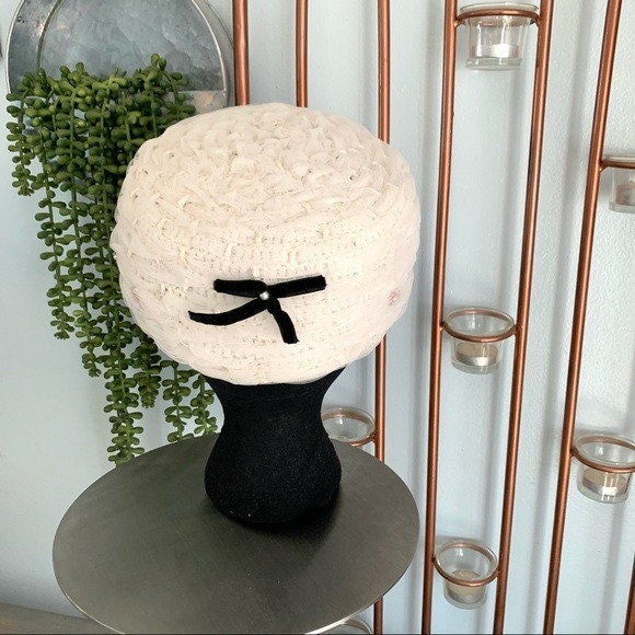 Vintage Off-white Mesh Pillbox Hat Floral Pearls - Etsy display picture 3